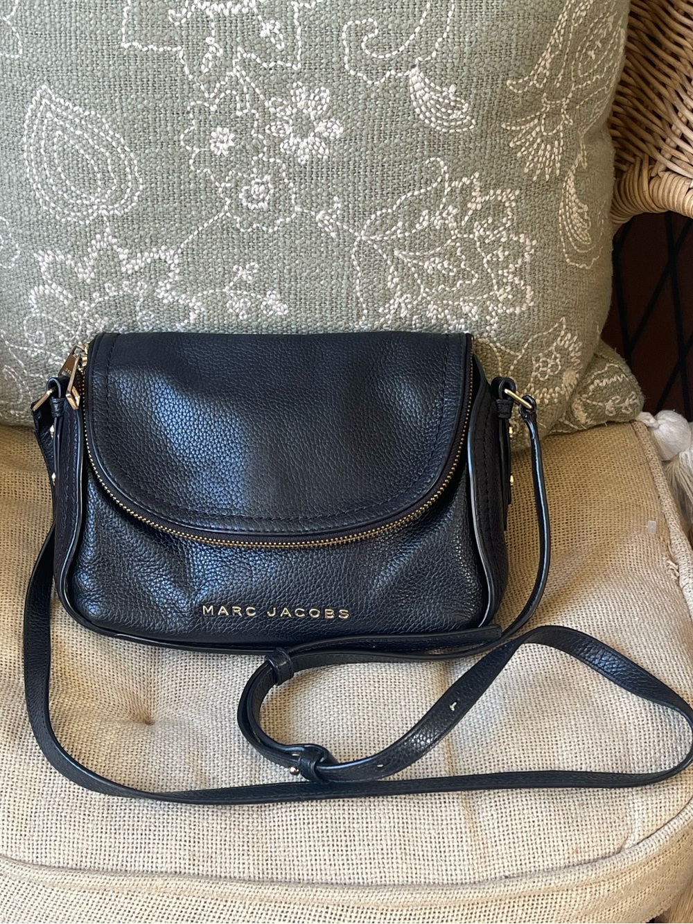 Marc Jacobs The Groove Mini Messenger Crossbody Bag Black Pebbled Leather
